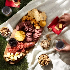 Deluxe Gourmet Picnic Gift Basket With Wine 12 Deluxe Gourmet Picnic Gift Basket With Wine -Hickory Farms Elegant Shop 006547 006456 3