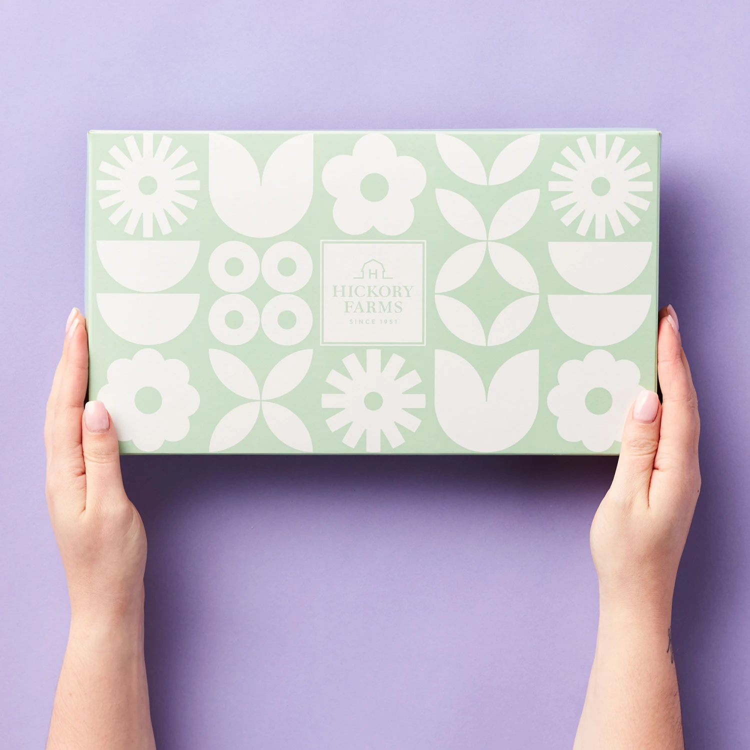 Buds & Blooms Gift Box With Wine 6 Buds & Blooms Gift Box With Wine - Image 4