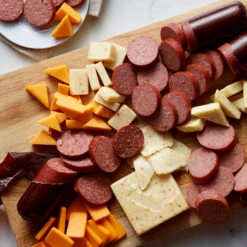 Cheese & Sausage Lover's Wine Gift Set -Hickory Farms Elegant Shop cheese and sausage lovers wine gift set 000822 2 2