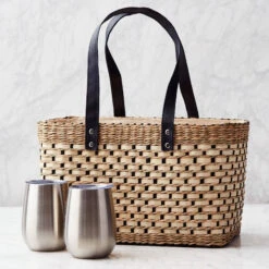 Deluxe Gourmet Picnic Gift Basket With Wine -Hickory Farms Elegant Shop deluxe gourmet picnic gift basket 006547 3 4