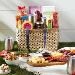 Deluxe Gourmet Picnic Gift Basket -Hickory Farms Elegant Shop deluxe gourmet picnic gift basket 006547 6 1