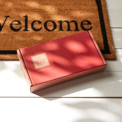 Classic Beef Gift Box 9 Classic Beef Gift Box -Hickory Farms Elegant Shop mailer box doorstep alt 39