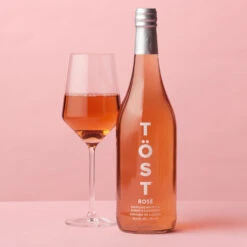 Cupcakes & Tost Non-Alcoholic Rosé Gift Set -Hickory Farms Elegant Shop tost rose non alcoholic sparkling beverage 036721 2