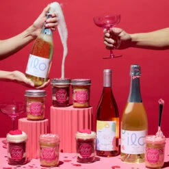 Sweetheart Cupcake 6-Pack & Rosé + Moscato Gift Set -Hickory Farms Elegant Shop wgc vdaycomp wine